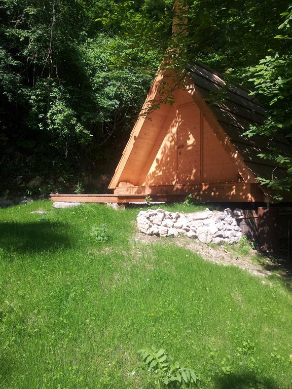 מלון Idrija pri Baci Glamping Zlata Ribica מראה חיצוני תמונה